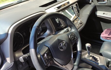 Toyota RAV4, 2019 год, 3 450 000 рублей, 30 фотография