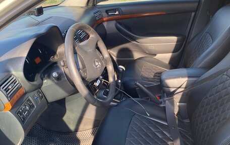 Toyota Avensis III рестайлинг, 2006 год, 680 000 рублей, 11 фотография
