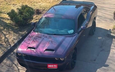 Dodge Challenger III рестайлинг 2, 2020 год, 3 700 000 рублей, 1 фотография