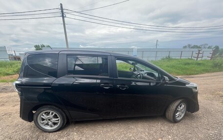 Toyota Sienta II, 2018 год, 1 550 000 рублей, 2 фотография