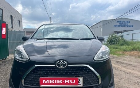 Toyota Sienta II, 2018 год, 1 550 000 рублей, 8 фотография