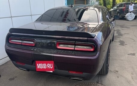 Dodge Challenger III рестайлинг 2, 2020 год, 3 700 000 рублей, 4 фотография