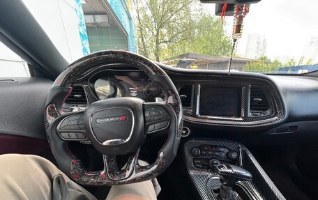 Dodge Challenger III рестайлинг 2, 2020 год, 3 700 000 рублей, 6 фотография