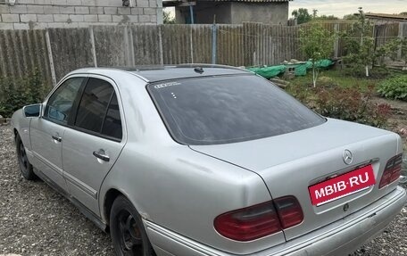 Mercedes-Benz E-Класс, 1998 год, 350 000 рублей, 3 фотография
