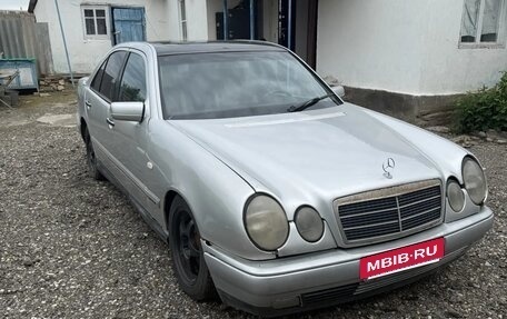 Mercedes-Benz E-Класс, 1998 год, 350 000 рублей, 2 фотография