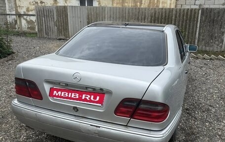Mercedes-Benz E-Класс, 1998 год, 350 000 рублей, 4 фотография