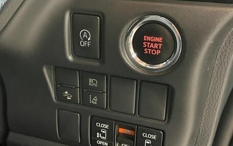 Toyota Noah III, 2017 год, 1 880 000 рублей, 8 фотография