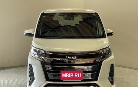 Toyota Noah III, 2017 год, 1 880 000 рублей, 2 фотография