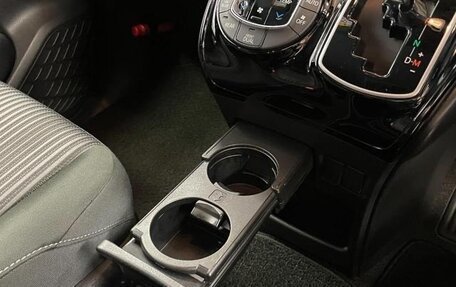 Toyota Noah III, 2017 год, 1 880 000 рублей, 14 фотография