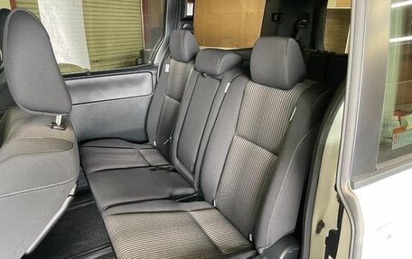 Toyota Noah III, 2017 год, 1 880 000 рублей, 16 фотография