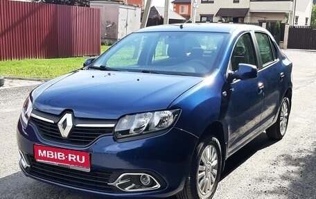 Renault Logan II, 2017 год, 860 000 рублей, 1 фотография