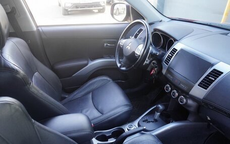 Mitsubishi Outlander III рестайлинг 3, 2010 год, 1 000 000 рублей, 12 фотография
