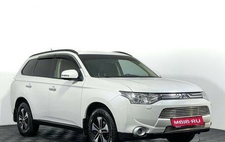 Mitsubishi Outlander III рестайлинг 3, 2013 год, 1 447 000 рублей, 3 фотография