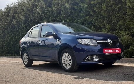 Renault Logan II, 2017 год, 860 000 рублей, 2 фотография