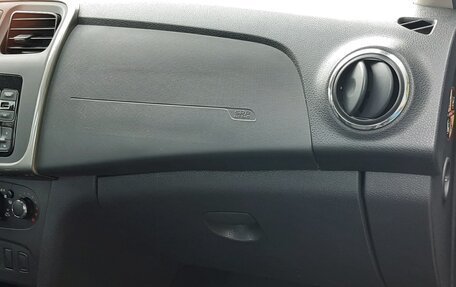 Renault Logan II, 2017 год, 860 000 рублей, 27 фотография