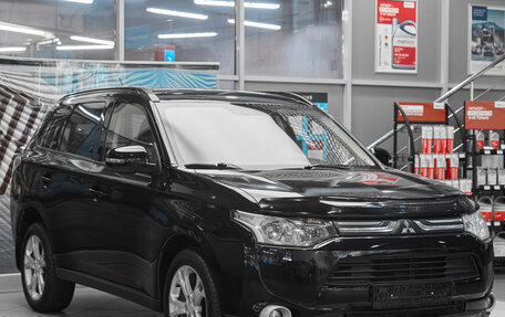 Mitsubishi Outlander III рестайлинг 3, 2013 год, 1 249 000 рублей, 3 фотография