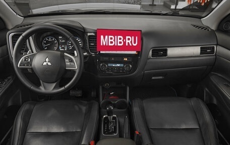 Mitsubishi Outlander III рестайлинг 3, 2013 год, 1 249 000 рублей, 8 фотография