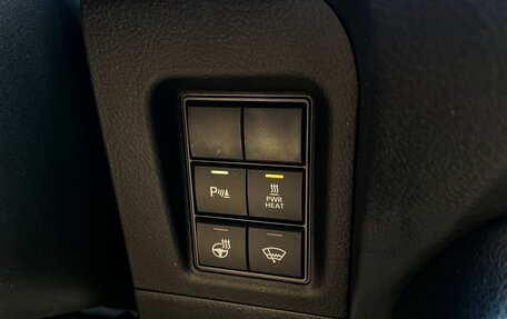 Toyota Land Cruiser Prado 150 рестайлинг 2, 2018 год, 4 785 000 рублей, 32 фотография