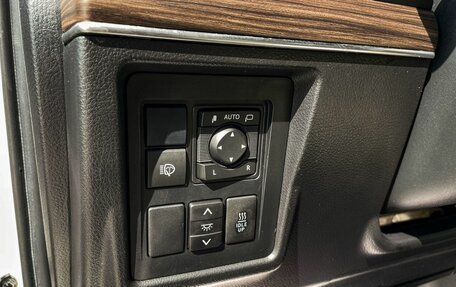 Toyota Land Cruiser Prado 150 рестайлинг 2, 2018 год, 4 785 000 рублей, 34 фотография