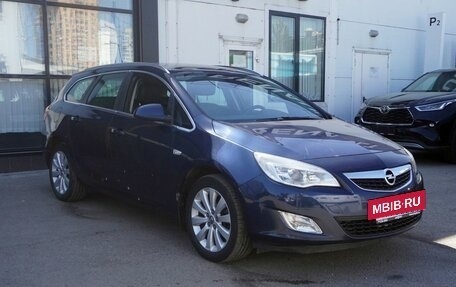 Opel Astra J, 2011 год, 813 000 рублей, 3 фотография