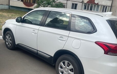 Mitsubishi Outlander III рестайлинг 3, 2019 год, 2 200 000 рублей, 3 фотография