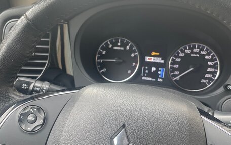 Mitsubishi Outlander III рестайлинг 3, 2019 год, 2 200 000 рублей, 7 фотография