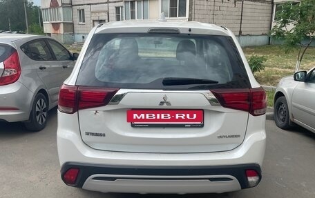 Mitsubishi Outlander III рестайлинг 3, 2019 год, 2 200 000 рублей, 2 фотография