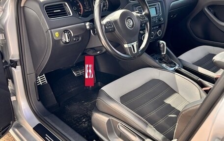 Volkswagen Jetta VI, 2013 год, 1 300 000 рублей, 11 фотография
