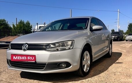 Volkswagen Jetta VI, 2013 год, 1 300 000 рублей, 2 фотография