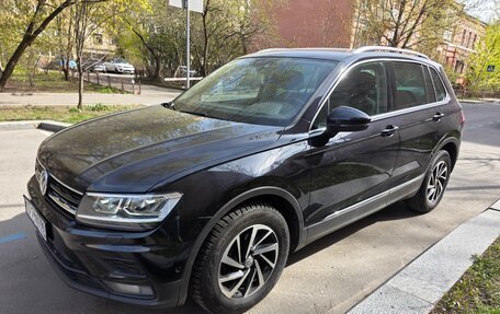Volkswagen Tiguan II, 2018 год, 2 380 000 рублей, 2 фотография