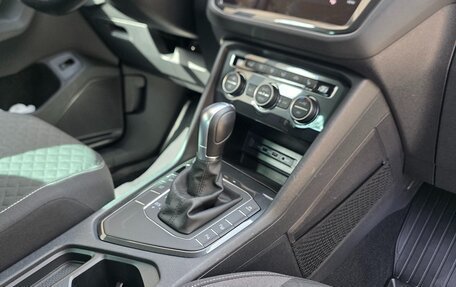 Volkswagen Tiguan II, 2018 год, 2 380 000 рублей, 15 фотография