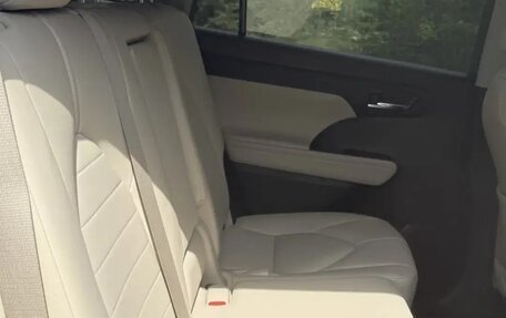 Toyota Highlander, 2021 год, 4 280 000 рублей, 6 фотография