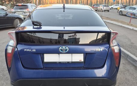 Toyota Prius IV XW50, 2016 год, 1 600 000 рублей, 4 фотография