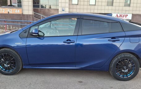 Toyota Prius IV XW50, 2016 год, 1 600 000 рублей, 8 фотография