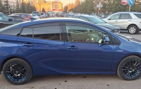 Toyota Prius IV XW50, 2016 год, 1 600 000 рублей, 3 фотография