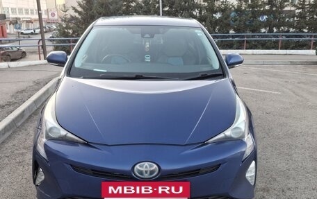 Toyota Prius IV XW50, 2016 год, 1 600 000 рублей, 2 фотография