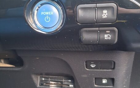 Toyota Prius IV XW50, 2016 год, 1 600 000 рублей, 25 фотография
