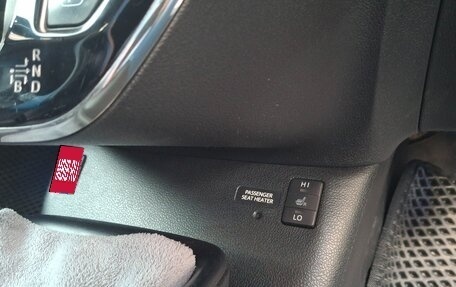 Toyota Prius IV XW50, 2016 год, 1 600 000 рублей, 26 фотография