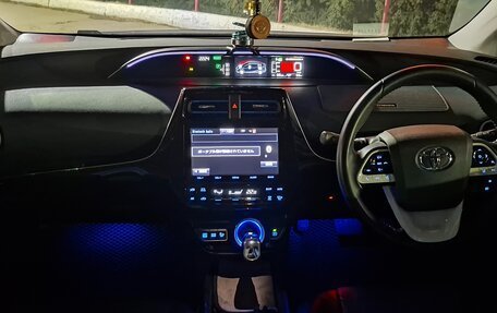 Toyota Prius IV XW50, 2016 год, 1 600 000 рублей, 34 фотография