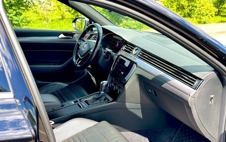 Volkswagen Passat B8 рестайлинг, 2018 год, 2 800 000 рублей, 34 фотография