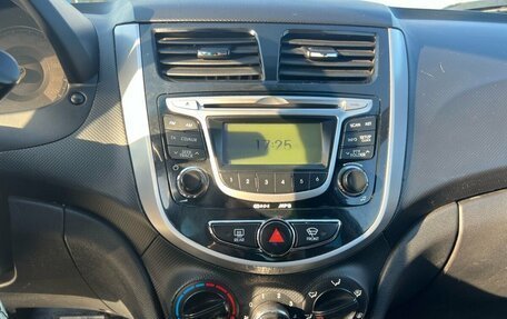 Hyundai Solaris II рестайлинг, 2011 год, 659 008 рублей, 16 фотография