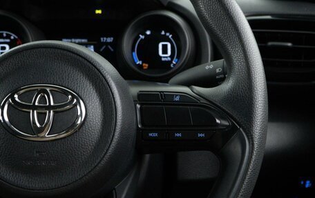 Toyota Yaris, 2021 год, 1 249 999 рублей, 12 фотография