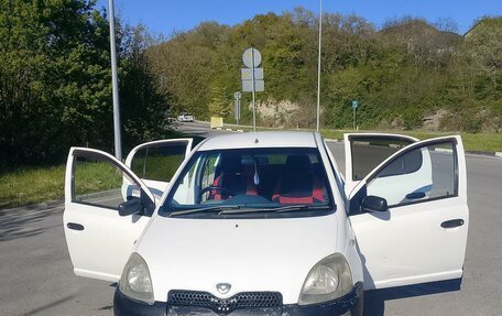 Toyota Vitz, 2000 год, 380 000 рублей, 1 фотография