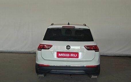 Volkswagen Tiguan II, 2021 год, 2 630 000 рублей, 5 фотография