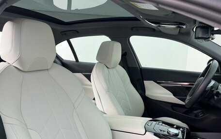 BMW 5 серия, 2024 год, 7 600 000 рублей, 15 фотография