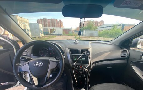 Hyundai Solaris II рестайлинг, 2016 год, 390 000 рублей, 3 фотография