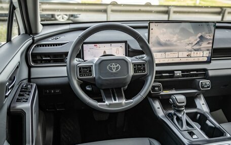 Toyota RAV4, 2025 год, 4 428 000 рублей, 15 фотография