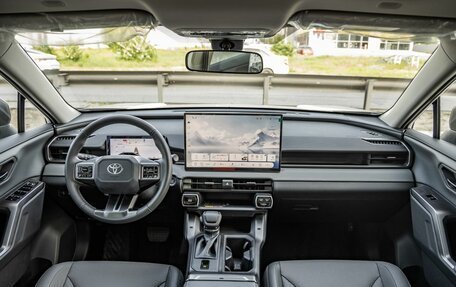 Toyota RAV4, 2025 год, 4 428 000 рублей, 14 фотография