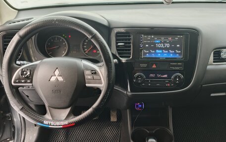 Mitsubishi Outlander III рестайлинг 3, 2014 год, 1 430 000 рублей, 7 фотография