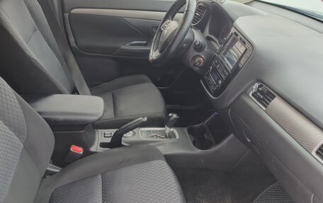 Mitsubishi Outlander III рестайлинг 3, 2014 год, 1 430 000 рублей, 10 фотография